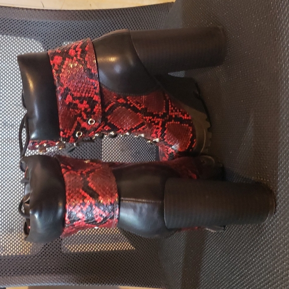 New Red and black faux snake boots - Picture 2 of 4